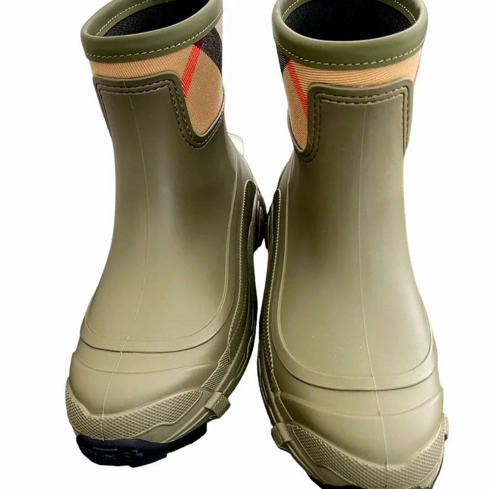 BURBERRY WOMEN'S RYAN CHECK FERN GREEN RUBBER RAIN BOOTS - Picture 2 of 16